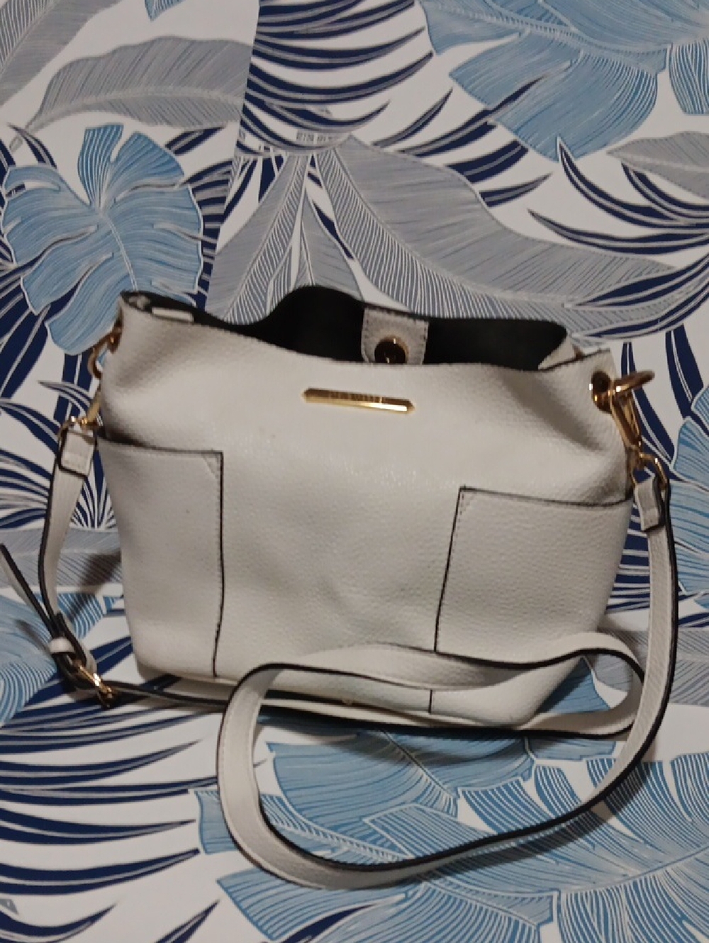 Steve Madden White Pebbled Crossbody with Gold Hardware